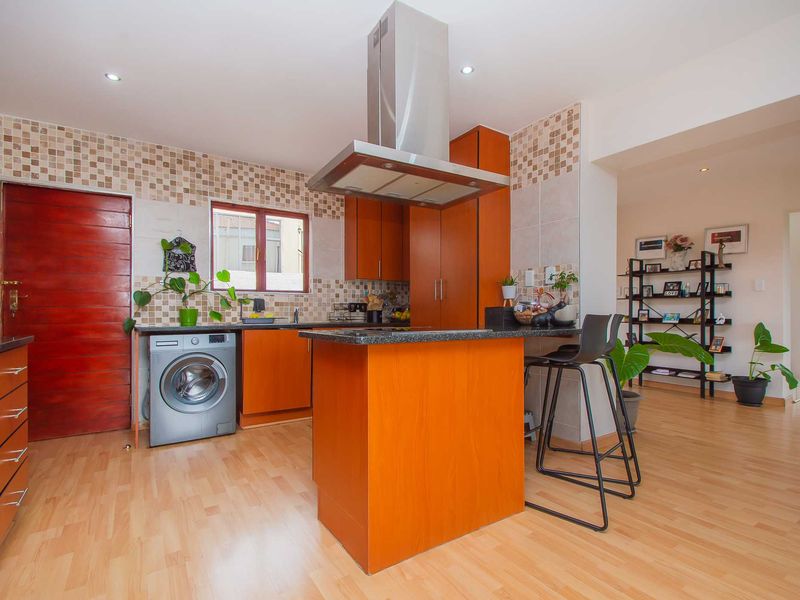 Stunning Family Home in Gorgeous Estate - Photo 4