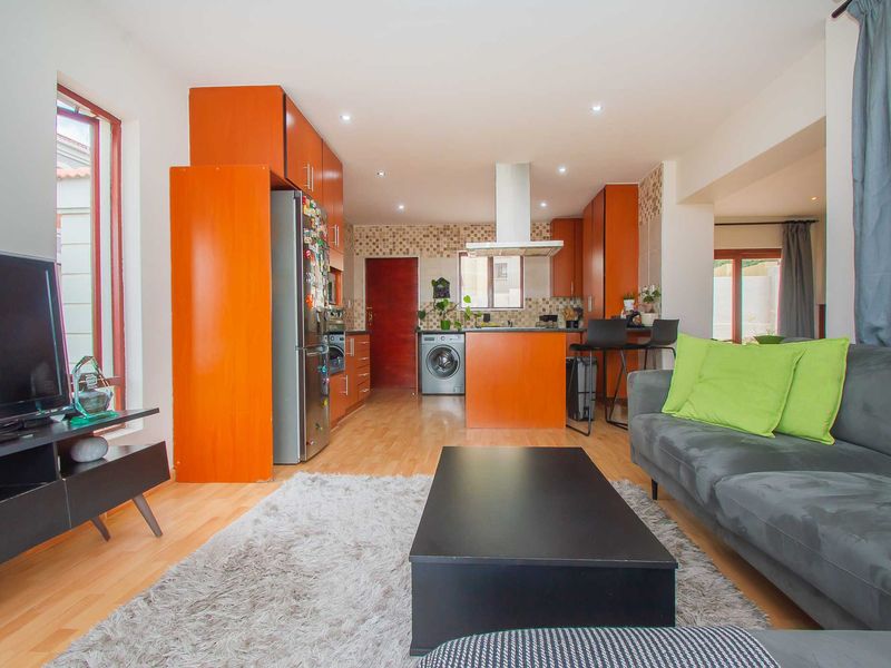 Stunning Family Home in Gorgeous Estate - Photo 5