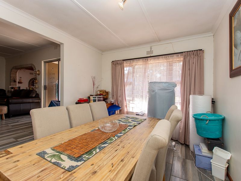 Charming Family Home for Sale in Vredenburg - Photo 4