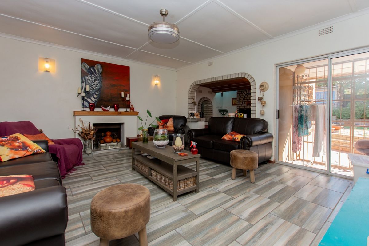 Charming Family Home for Sale in Vredenburg - Photo 2