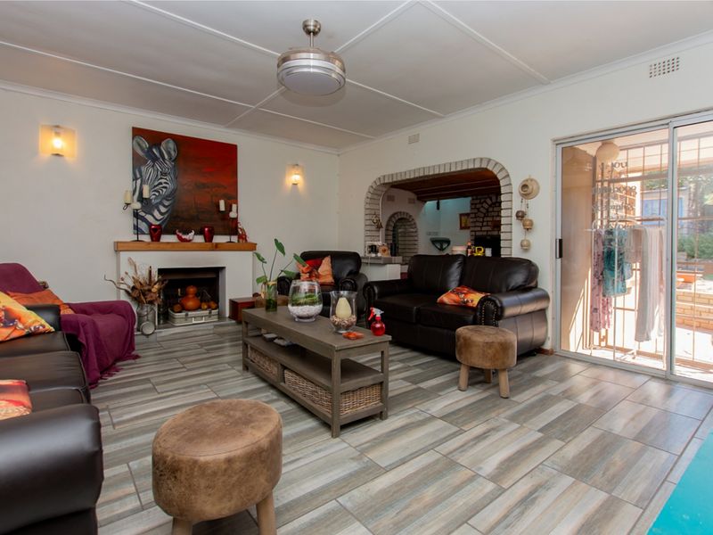 Charming Family Home for Sale in Vredenburg - Photo 2