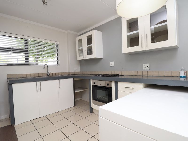 Modern 2 Bedroom 1 Bathroom ground floor apartment - Photo 3