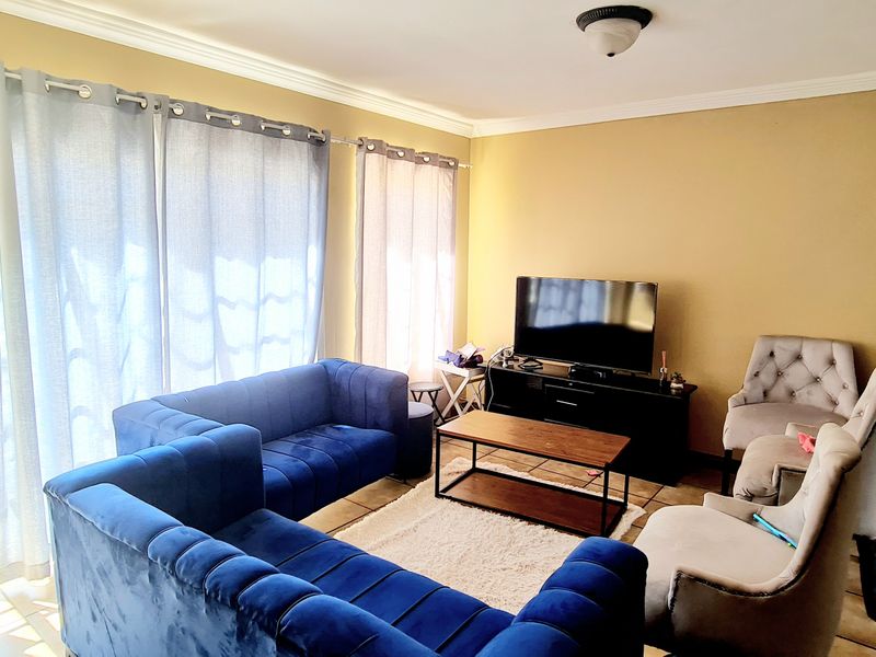 2 Bedroom Townhouse in Security Estate For Sale in New Town, Louis Trichardt - Photo 2