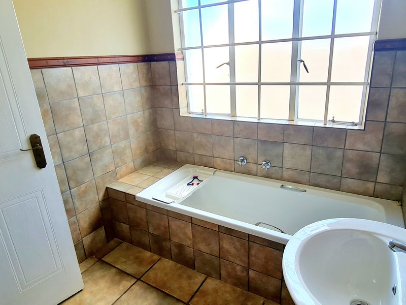 2 Bedroom Townhouse in Security Estate For Sale in New Town, Louis Trichardt - Photo 10