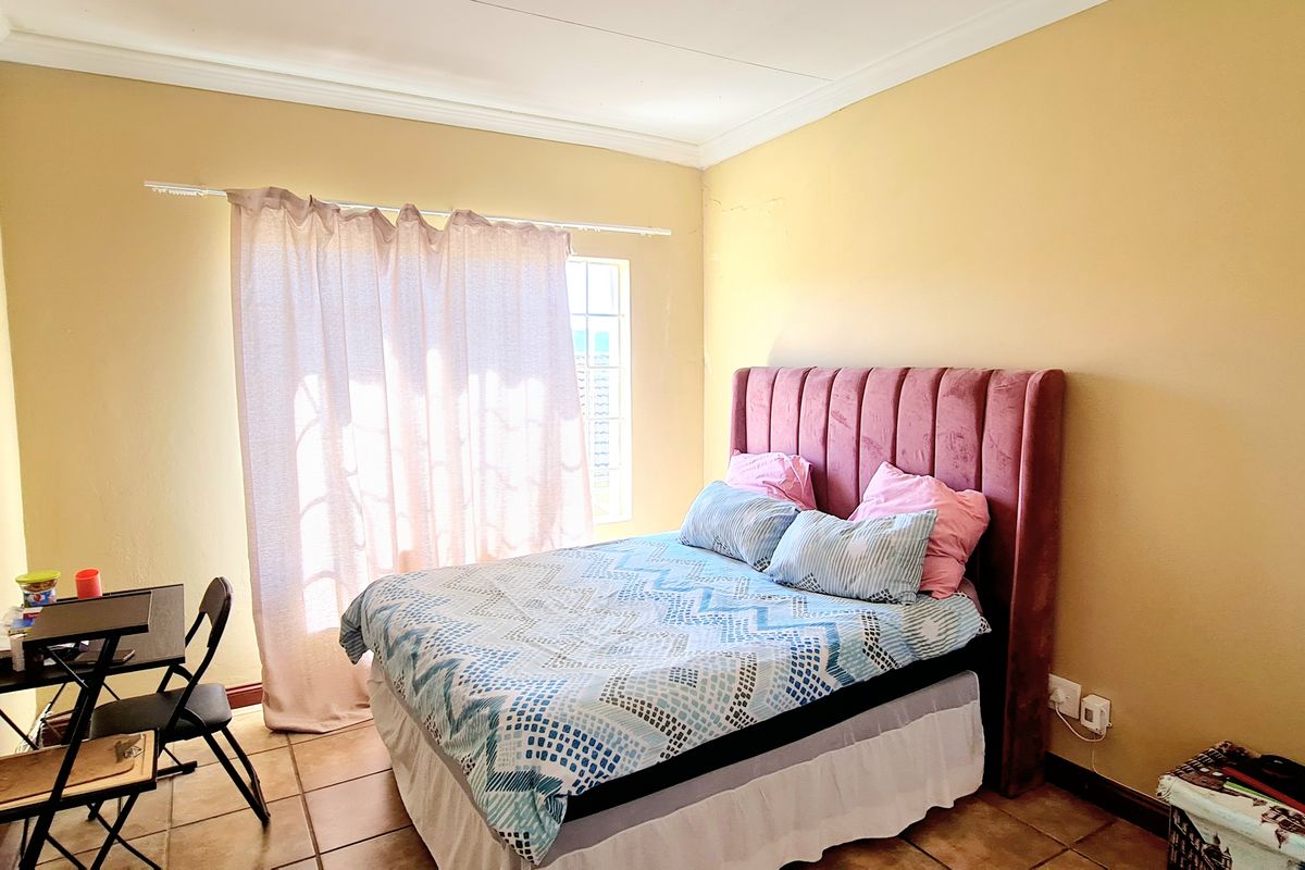 2 Bedroom Townhouse in Security Estate For Sale in New Town, Louis Trichardt - Photo 5