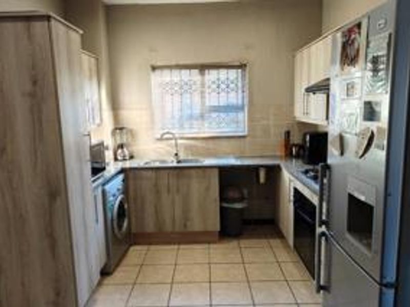 Your Wilgeheuwel Escape: Modern, Secure, and Ready for You - Photo 4