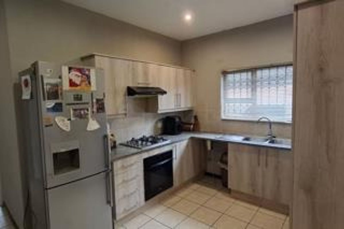 Your Wilgeheuwel Escape: Modern, Secure, and Ready for You - Photo 3