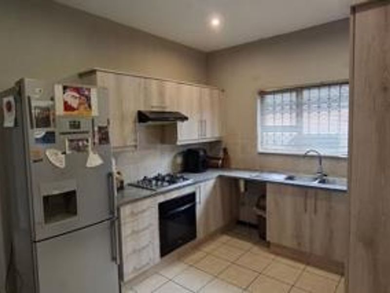 Your Wilgeheuwel Escape: Modern, Secure, and Ready for You - Photo 3