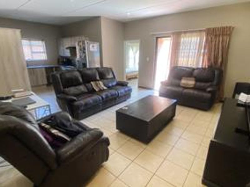 Your Wilgeheuwel Escape: Modern, Secure, and Ready for You - Photo 6