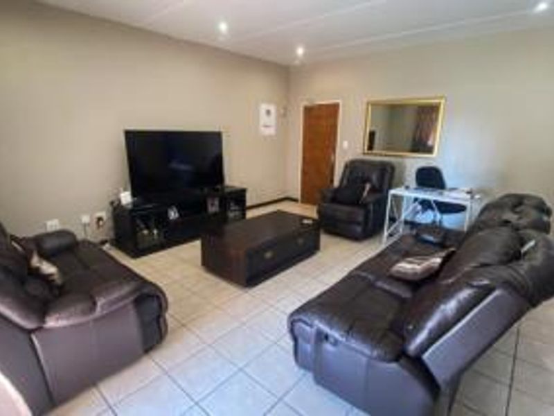 Your Wilgeheuwel Escape: Modern, Secure, and Ready for You - Photo 7