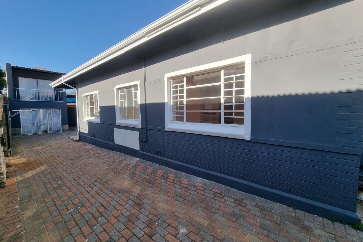 Five bedroom property consisting of two bachelor and one cottage offering x4 rental income. - Photo 3
