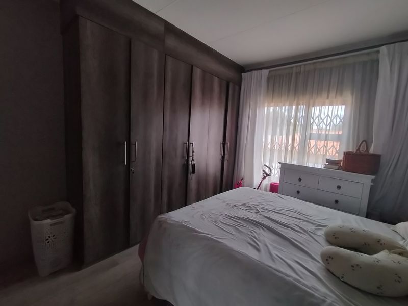 This first-floor apartment boasts a 2- bedroom layout. - Photo 1