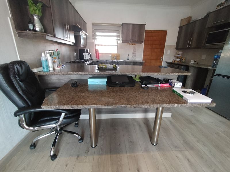 This first-floor apartment boasts a 2- bedroom layout. - Photo 6
