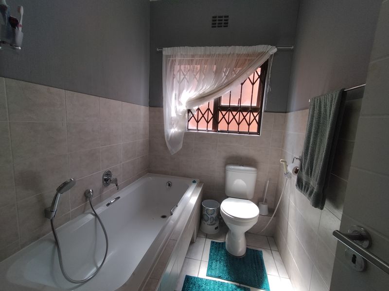 This first-floor apartment boasts a 2- bedroom layout. - Photo 8