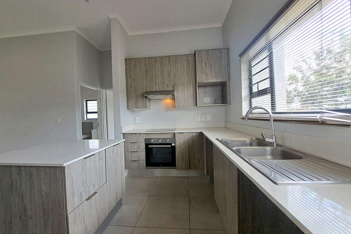 Modern AIR BNB ready ground floor unit in secure estate - Photo 3