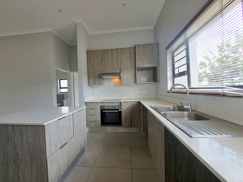 Modern AIR BNB ready ground floor unit in secure estate - Photo 3