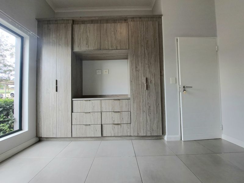 Modern AIR BNB ready ground floor unit in secure estate - Photo 9