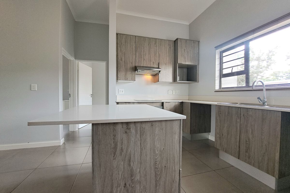 Modern AIR BNB ready ground floor unit in secure estate - Photo 2