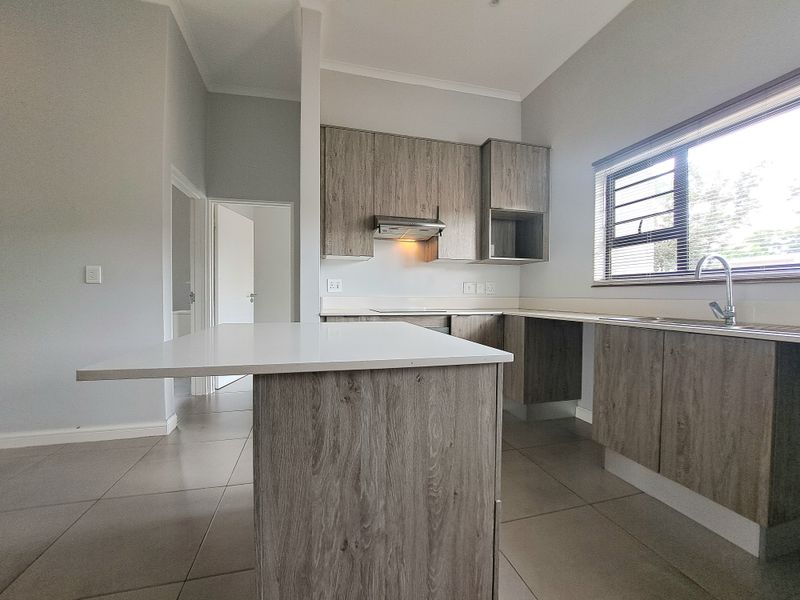 Modern AIR BNB ready ground floor unit in secure estate - Photo 2