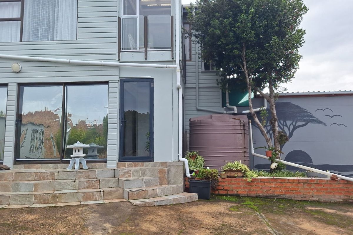 Double-Storey Family Home with Dual Living Potential! - Photo 3