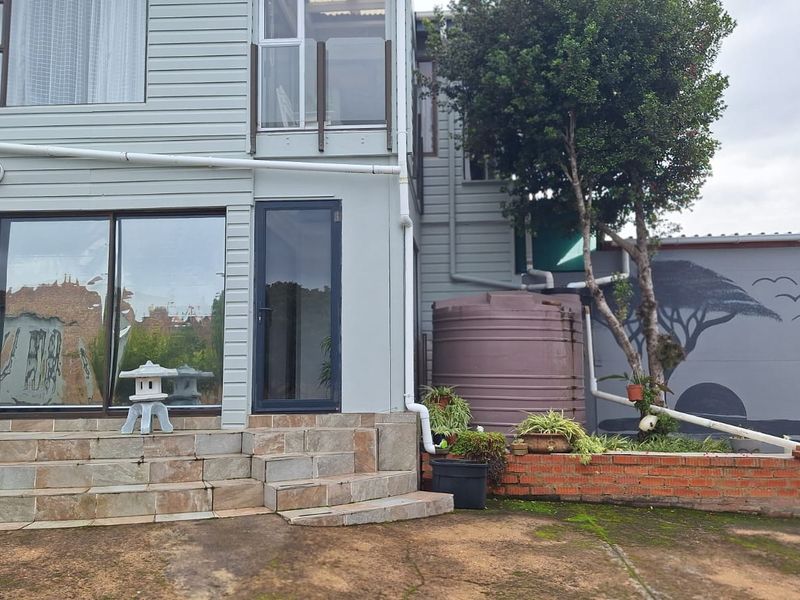 Double-Storey Family Home with Dual Living Potential! - Photo 3