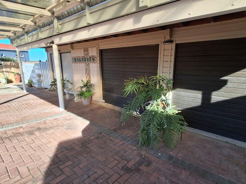 Double-Storey Family Home with Dual Living Potential! - Photo 2