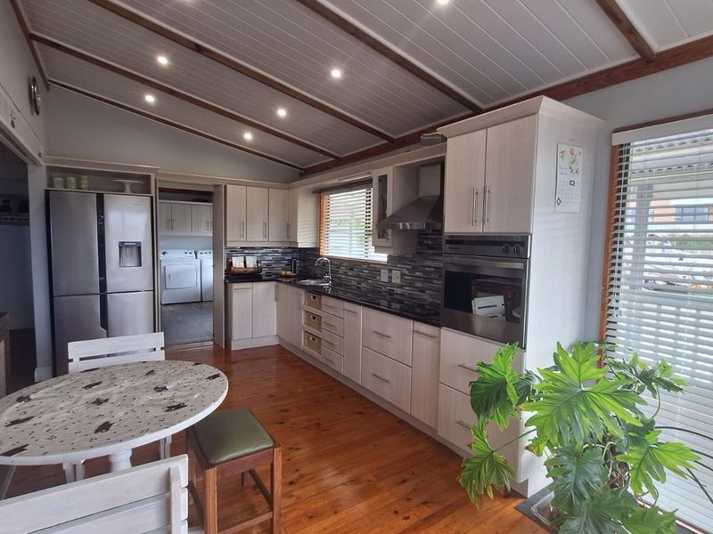 Double-Storey Family Home with Dual Living Potential! - Photo 5