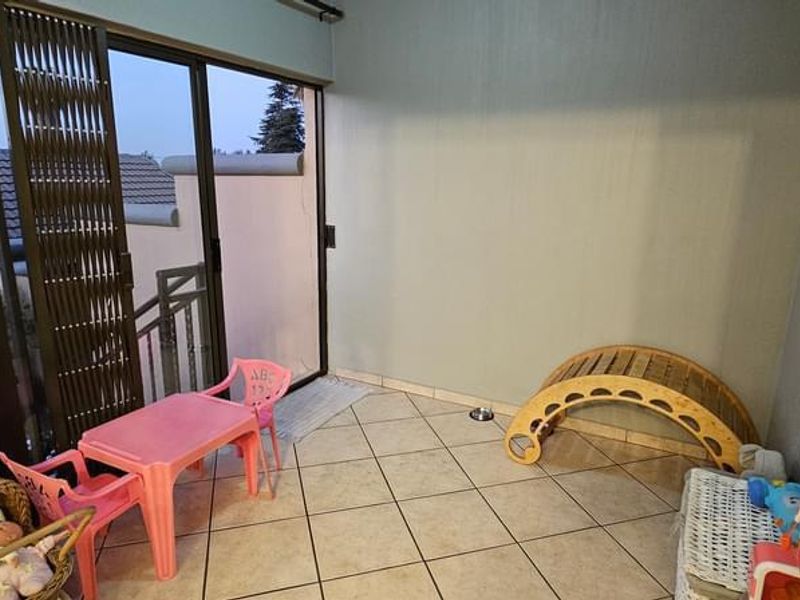 Beautiful 3 Bedroom Duplex in a Secure Estate - Photo 9