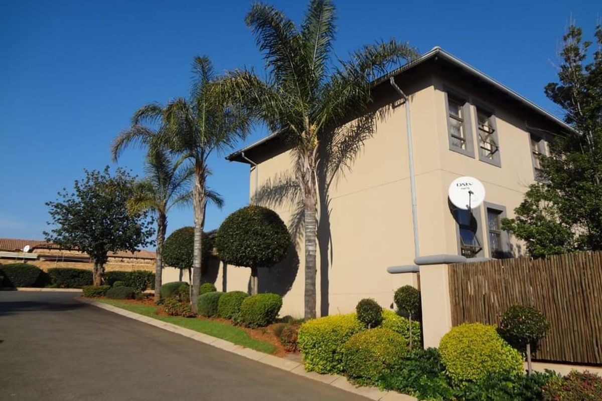 Beautiful 3 Bedroom Duplex in a Secure Estate - Photo 2