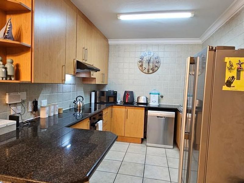 Beautiful 3 Bedroom Duplex in a Secure Estate - Photo 6