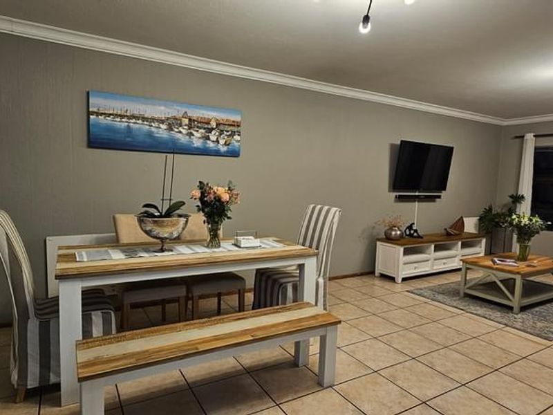 Beautiful 3 Bedroom Duplex in a Secure Estate - Photo 3