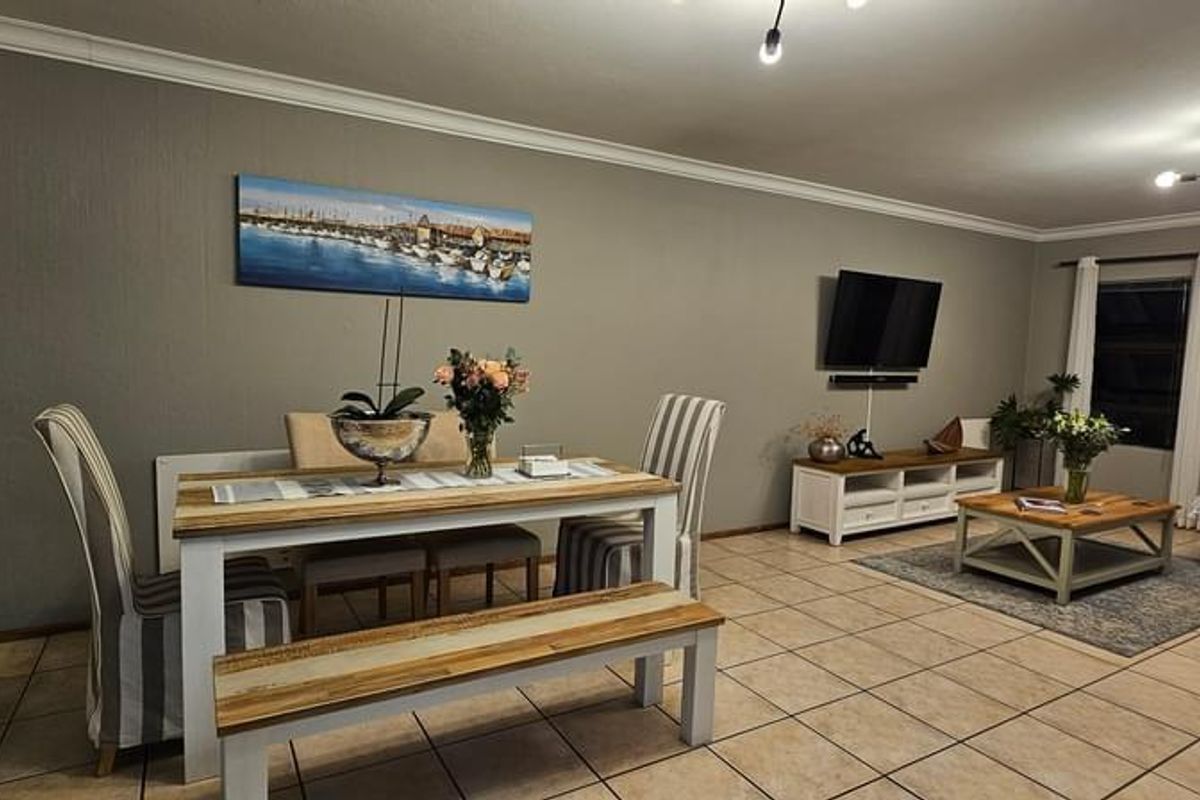 Beautiful 3 Bedroom Duplex in a Secure Estate - Photo 3