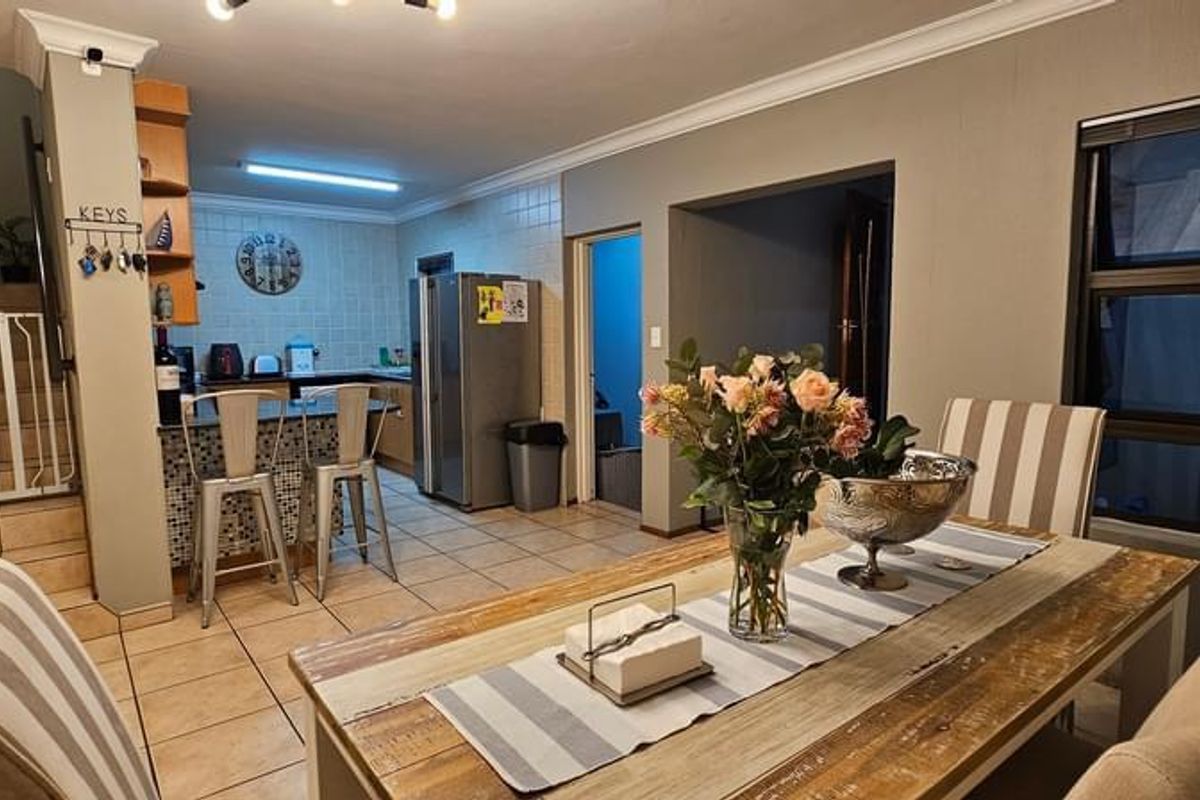 Beautiful 3 Bedroom Duplex in a Secure Estate - Photo 4