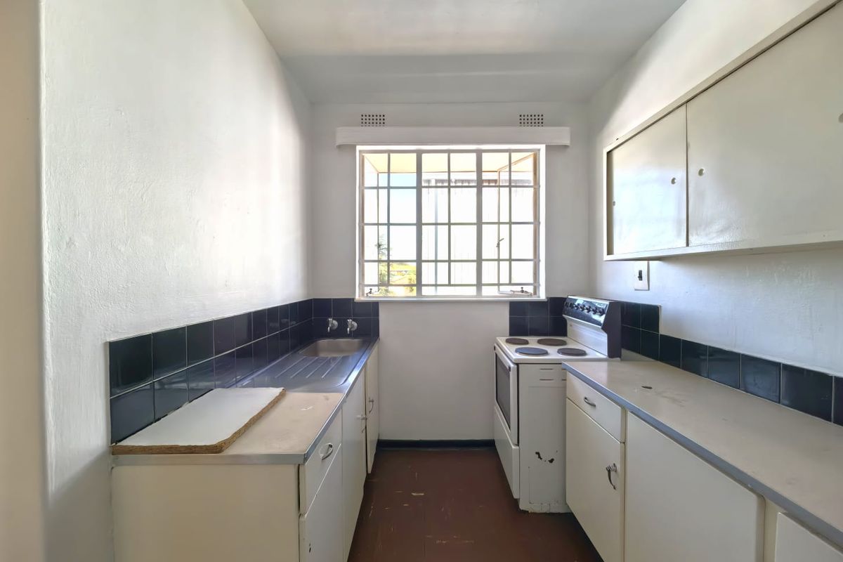 Two-Bedroom Apartment with Ample Living Space - Photo 4