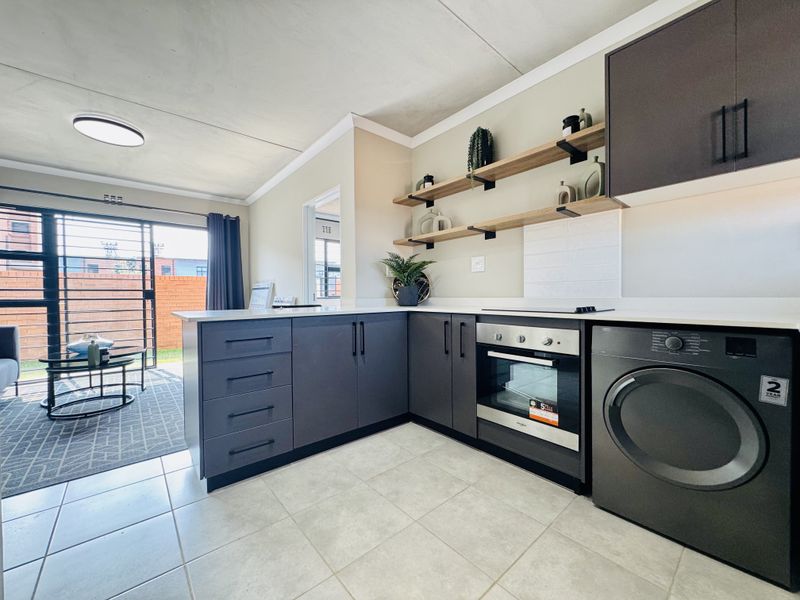 Brand New Modern 2-Bedroom Apartment in Sinoville - Photo 7