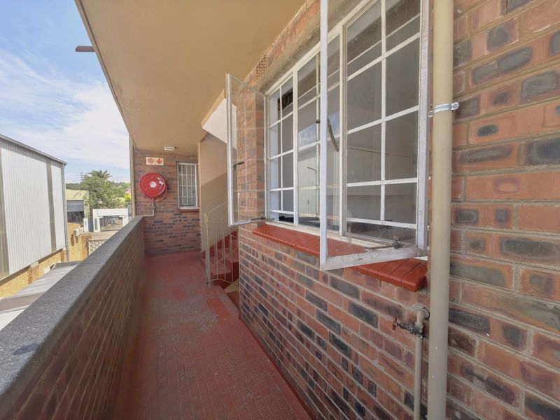 Stunning 2-bedroom apartment for sale in Primrose, Germiston—ideal for first-time buyers or investo - Photo 5