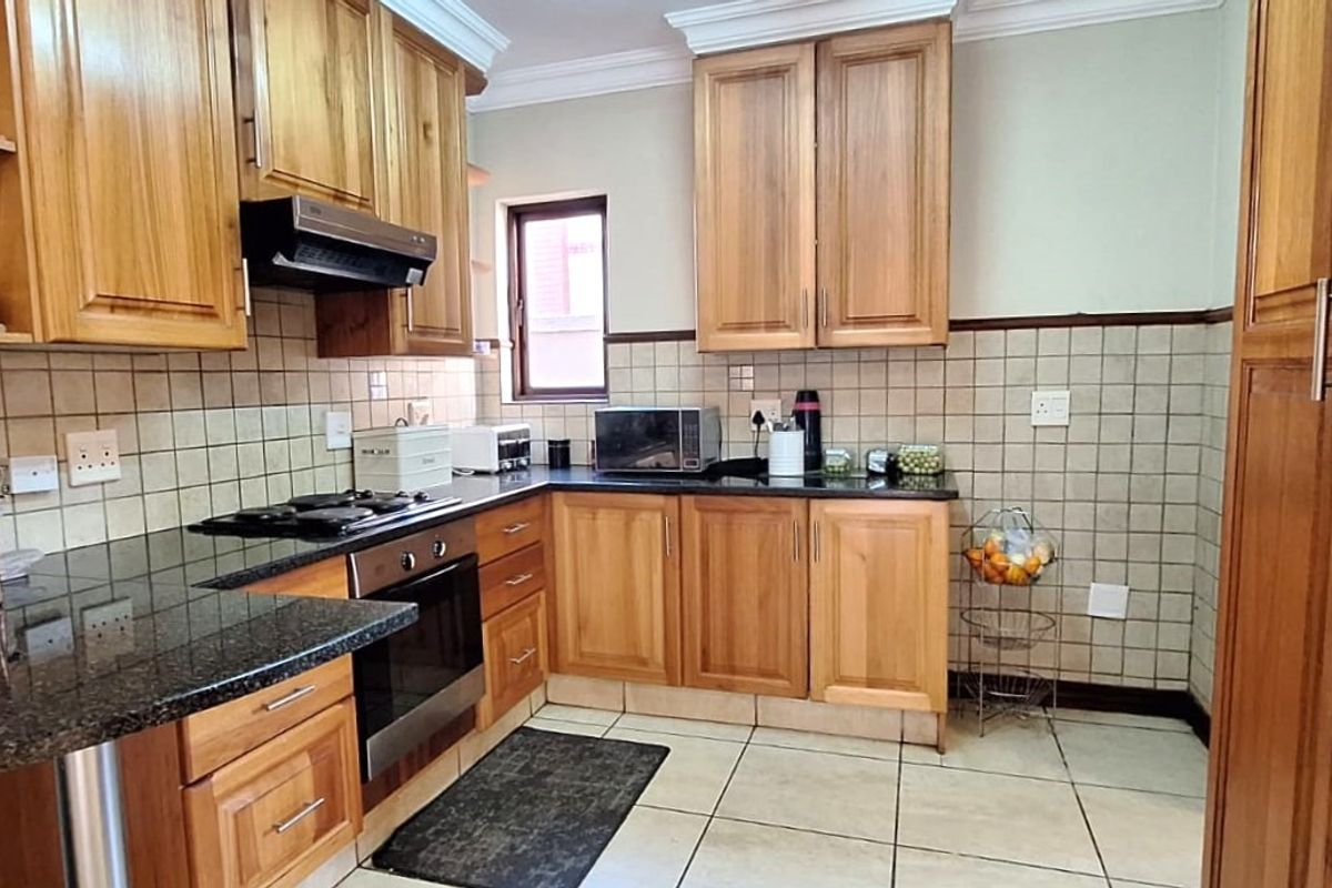 Secure Estate in a well established neighbourhood - Photo 2