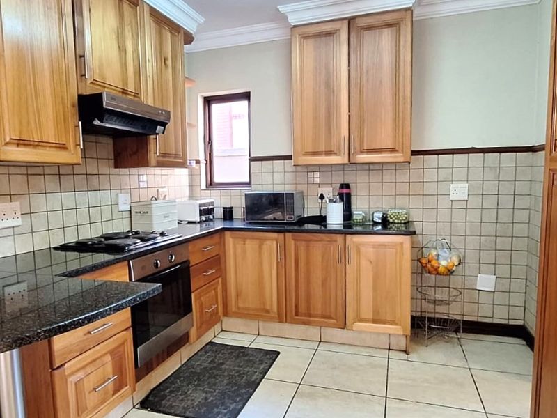 Secure Estate in a well established neighbourhood - Photo 2