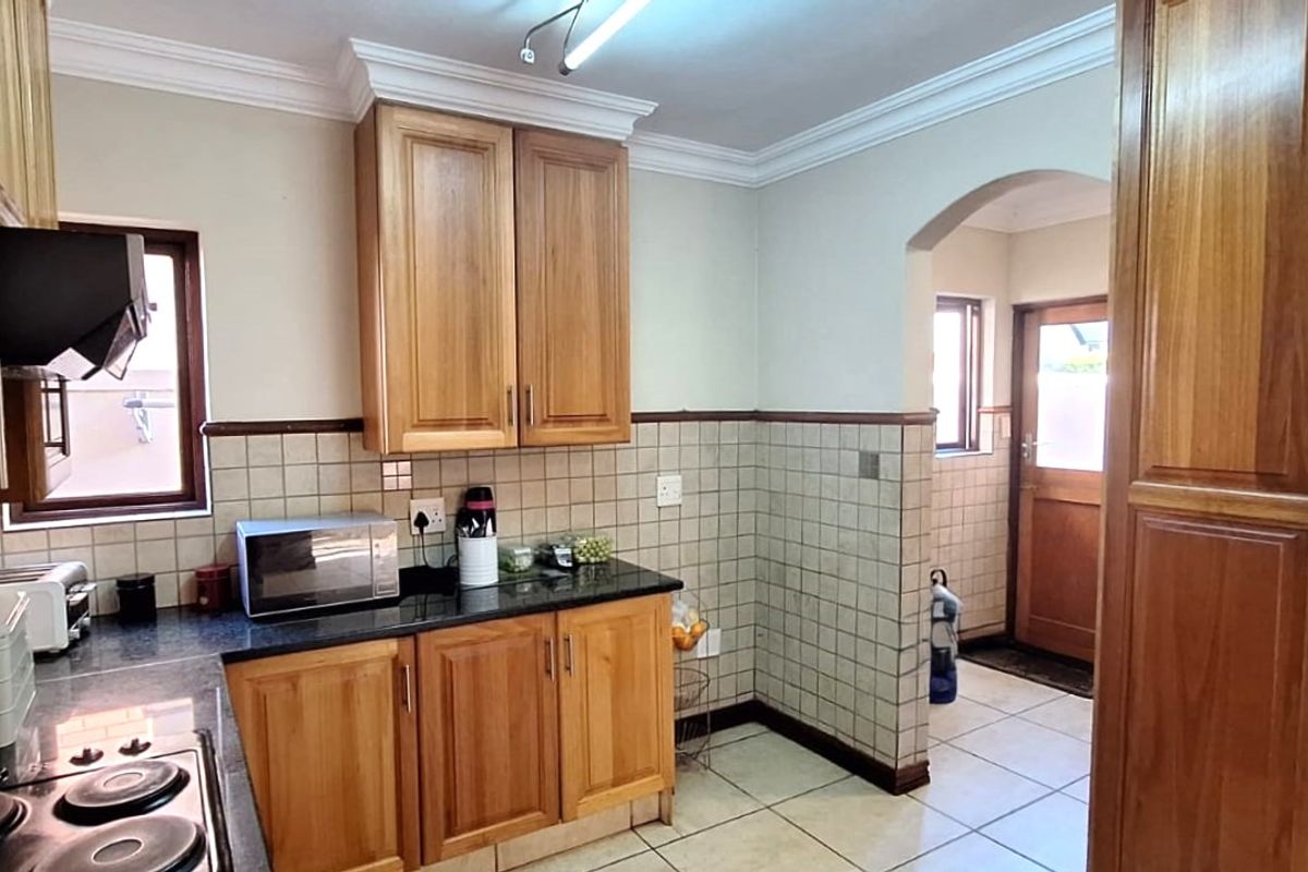 Secure Estate in a well established neighbourhood - Photo 3