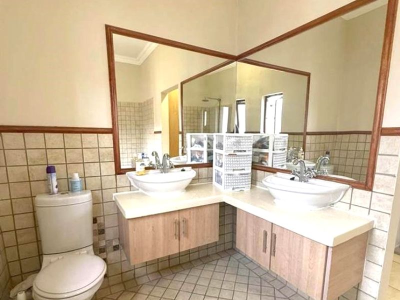 Secure Estate in a well established neighbourhood - Photo 9