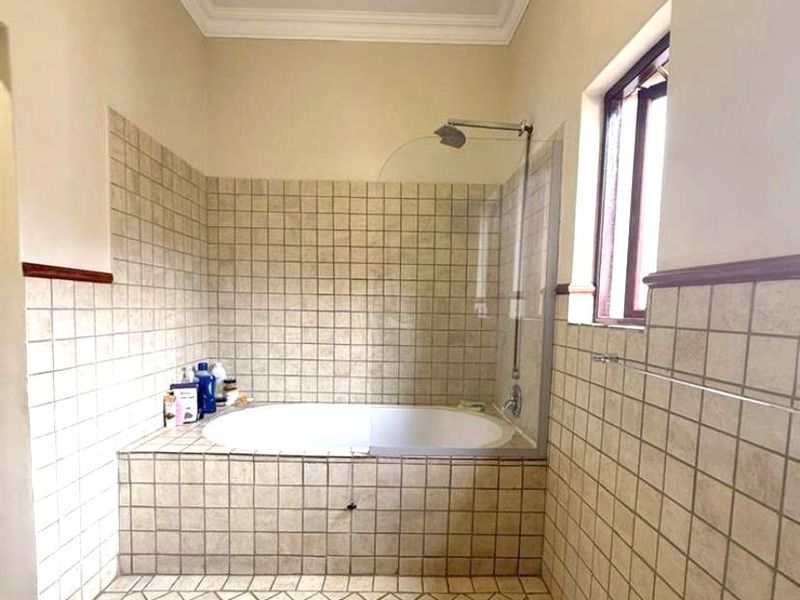 Secure Estate in a well established neighbourhood - Photo 8