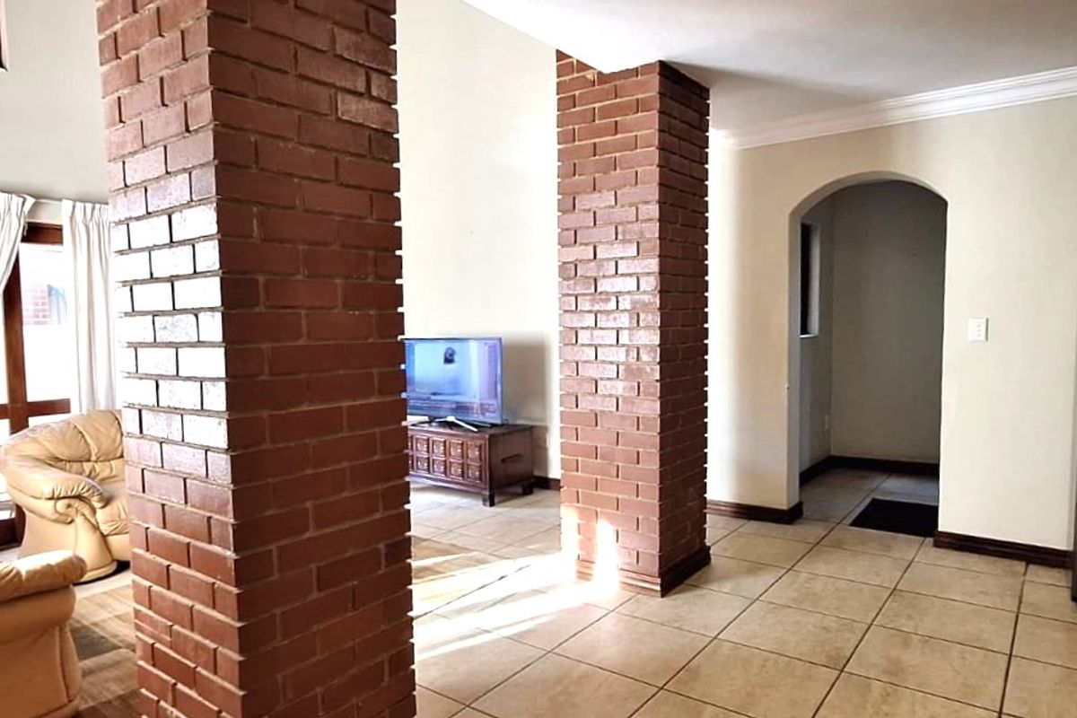 Secure Estate in a well established neighbourhood - Photo 4