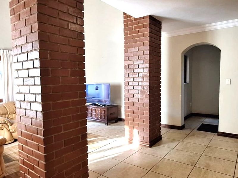 Secure Estate in a well established neighbourhood - Photo 4