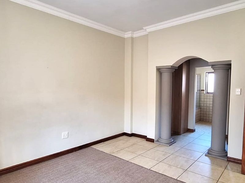 Secure Estate in a well established neighbourhood - Photo 6