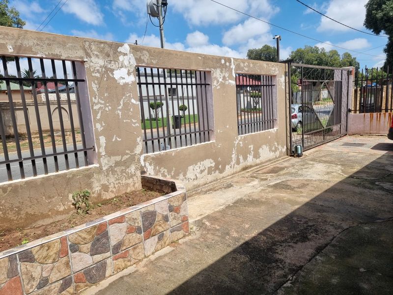 Two Bedroom, Two Bathroom House to Let - Photo 6