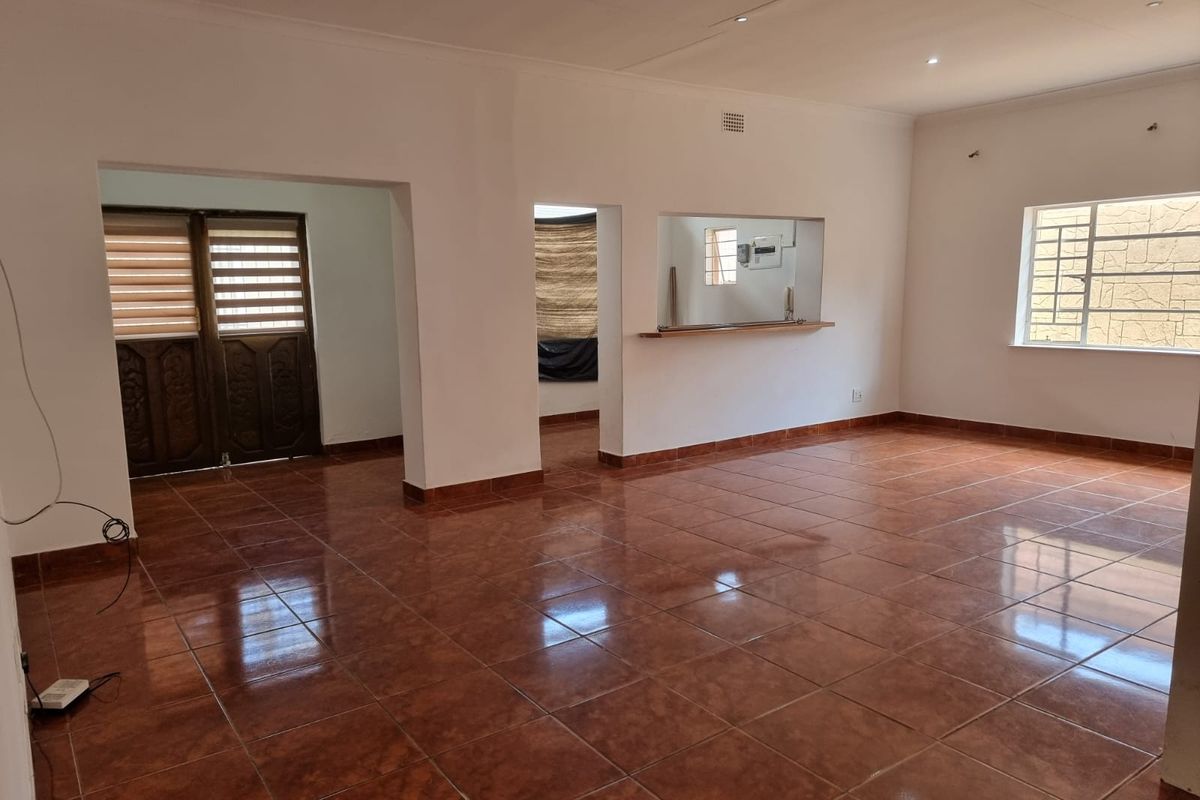 Two Bedroom, Two Bathroom House to Let - Photo 2
