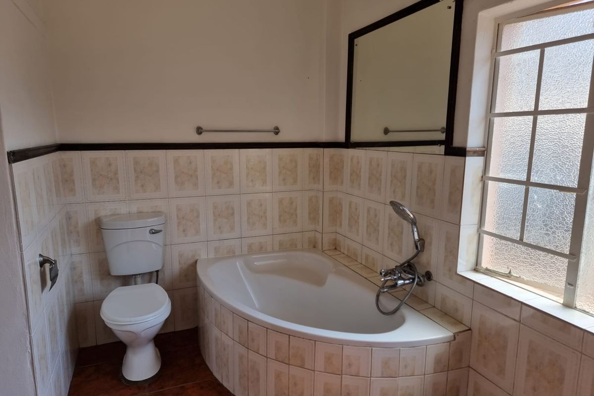 Two Bedroom, Two Bathroom House to Let - Photo 3