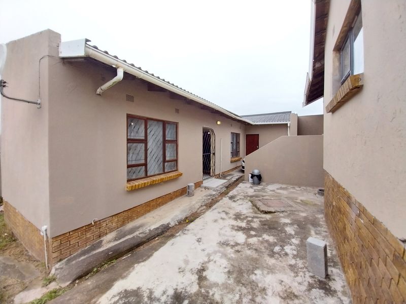 Three Bedroom House To Rent In Southernwood - Mthatha - Photo 4