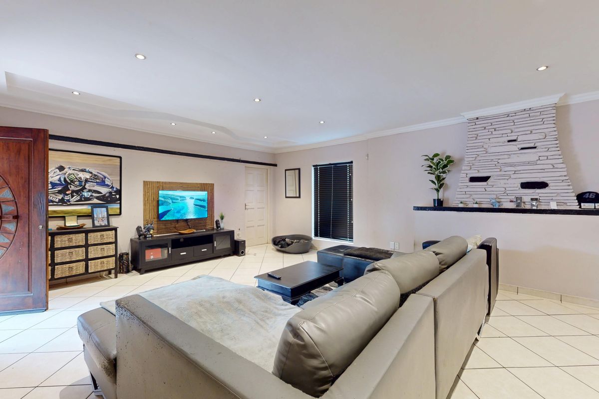 Charming Family Home in Secure Boomed-Off Area of Dawnview - Photo 5