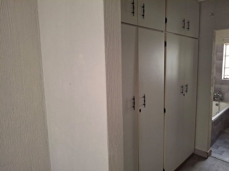 Charming 2-Bedroom Home with Garden and Ample Parking - Photo 7